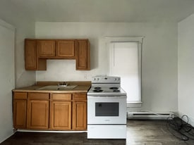 626 W Main St in Muncie, IN - Building Photo