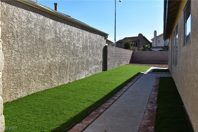 7309 Topeka Dr in Las Vegas, NV - Building Photo - Building Photo