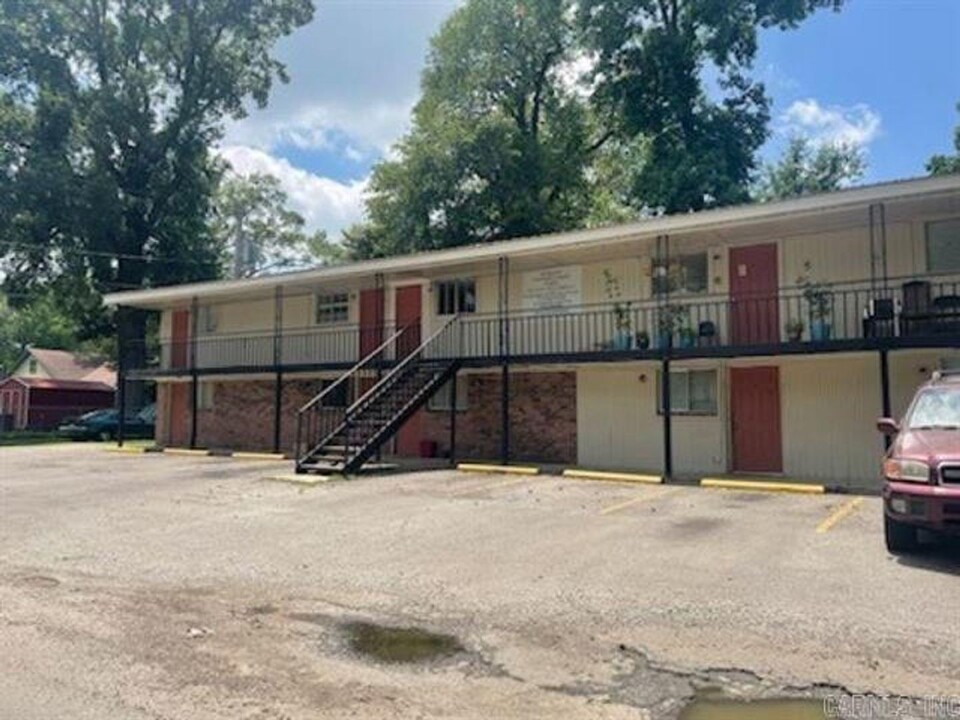 1600 Jay Lynn Ln in Pine Bluff, AR - Foto de edificio