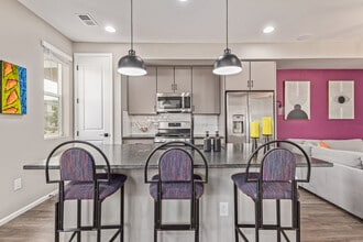 1625 S Andes Way in Aurora, CO - Foto de edificio - Building Photo