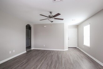 25194 Dickens Dr in Magnolia, TX - Building Photo - Building Photo
