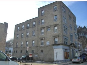 18 Park Pl in Naugatuck, CT - Foto de edificio - Building Photo