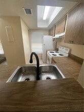 890 Mecca Dr in Sarasota, FL - Building Photo - Building Photo