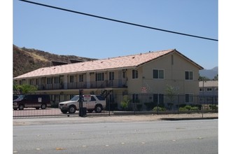 17920 Sierra Hwy in Santa Clarita, CA - Building Photo - Building Photo