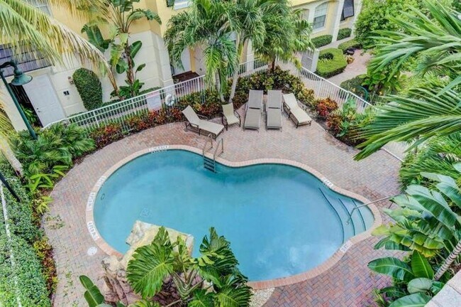 property at 285 SE 6th Ave