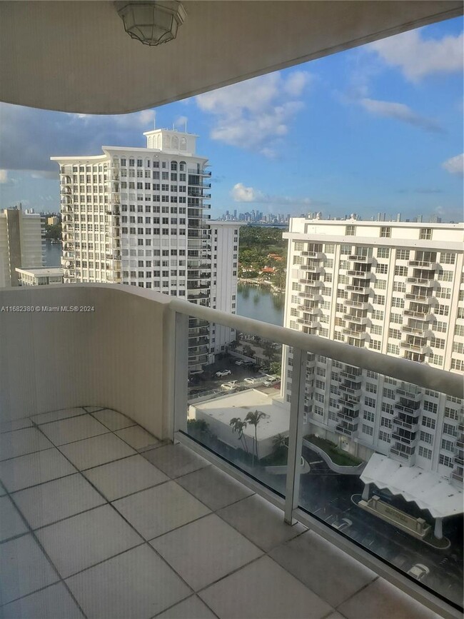 5757 Collins Ave in Miami Beach, FL - Building Photo - Building Photo