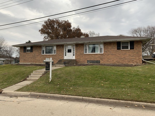 663 Elm St in Hampshire, IL - Building Photo