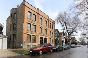 1358 W Barry Ave in Chicago, IL - Building Photo