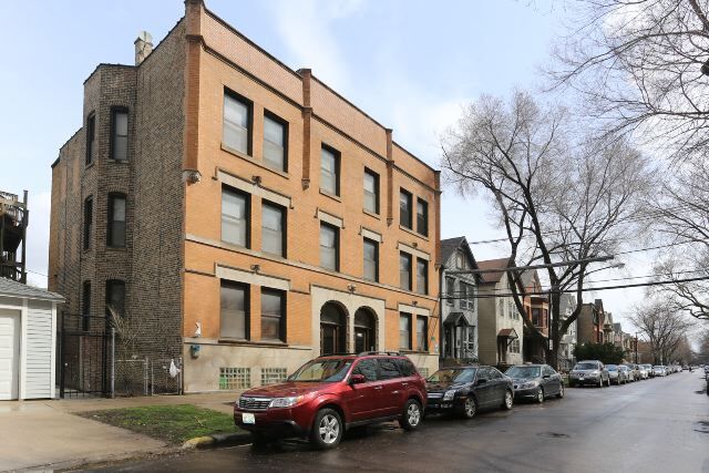 1358 W Barry Ave in Chicago, IL - Building Photo