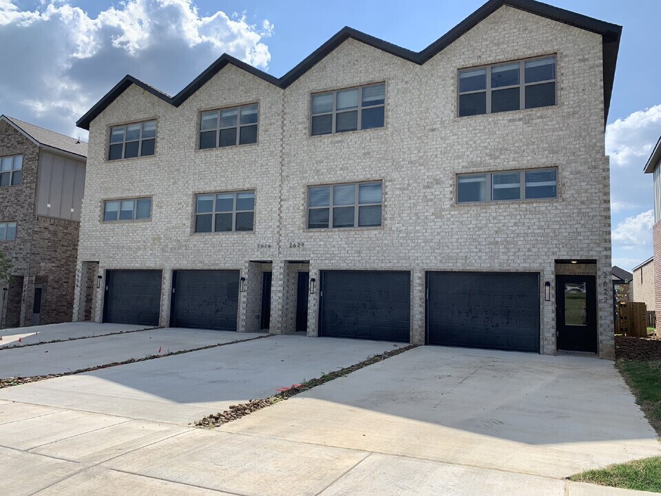 2628 SW Livingston Square in Bentonville, AR - Building Photo