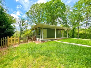 137 Holbrook Rd in Candler, NC - Building Photo - Building Photo