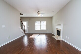 6465 Paddington Way in Nashville, TN - Foto de edificio - Building Photo