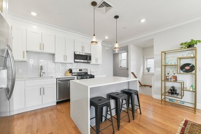 236 Lexington St, Unit 3