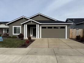 3741 Folium St in Medford, OR - Building Photo