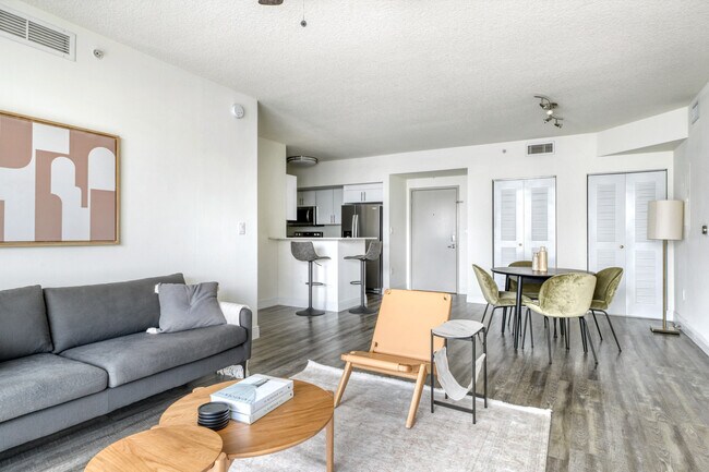 110 SW 12th St in Miami, FL - Building Photo - Building Photo