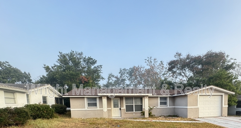 7611 Ilex Dr in Port Richey, FL - Building Photo