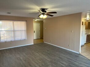 4985 Butte Pl NW in Albuquerque, NM - Foto de edificio - Building Photo