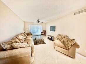 4001 Hythe A in Boca Raton, FL - Building Photo - Building Photo
