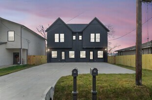 7956 Bonaire St in Houston, TX - Building Photo