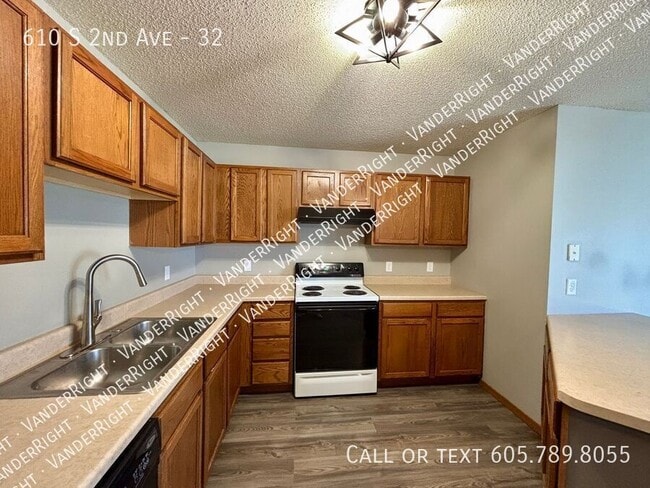 610 S 2nd Ave in Brandon, SD - Building Photo - Building Photo