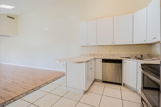 5532 Golden Eagle Cir in Palm Beach Gardens, FL - Building Photo - Building Photo