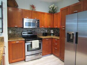 48 SE Sedona Cir in Stuart, FL - Building Photo - Building Photo