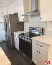 4008 W Chandler Blvd in Burbank, CA - Building Photo - Building Photo