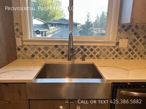 10521 NE 139th St in Kirkland, WA - Building Photo - Building Photo