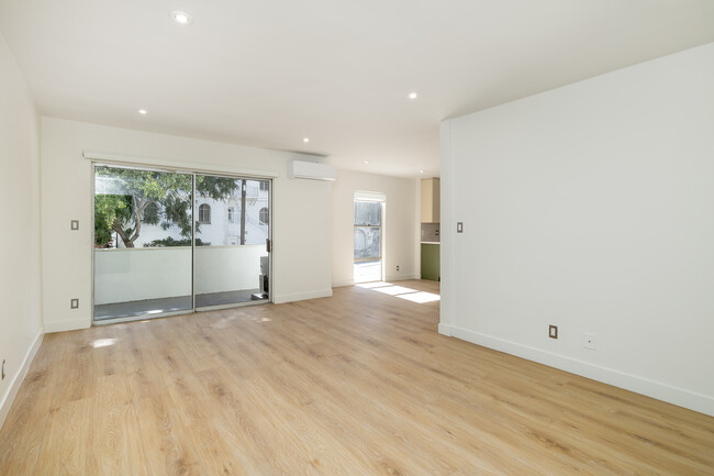 Franklin Park Apartments in Los Angeles, CA - Foto de edificio - Interior Photo