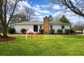 609 Catawba Cir N in Matthews, NC - Building Photo