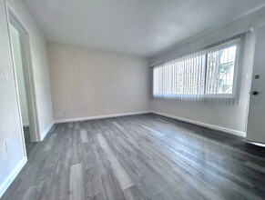 8231 Camino Del Oro, Unit 3 in San Diego, CA - Building Photo - Building Photo