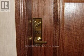 4900 Glen Erin Dr in Mississauga, ON - Building Photo - Building Photo