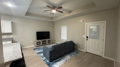 110 Sterling Dr in Chickasha, OK - Foto de edificio - Building Photo