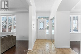 221 Kohilo Crescent in Ottawa, ON - Building Photo - Building Photo