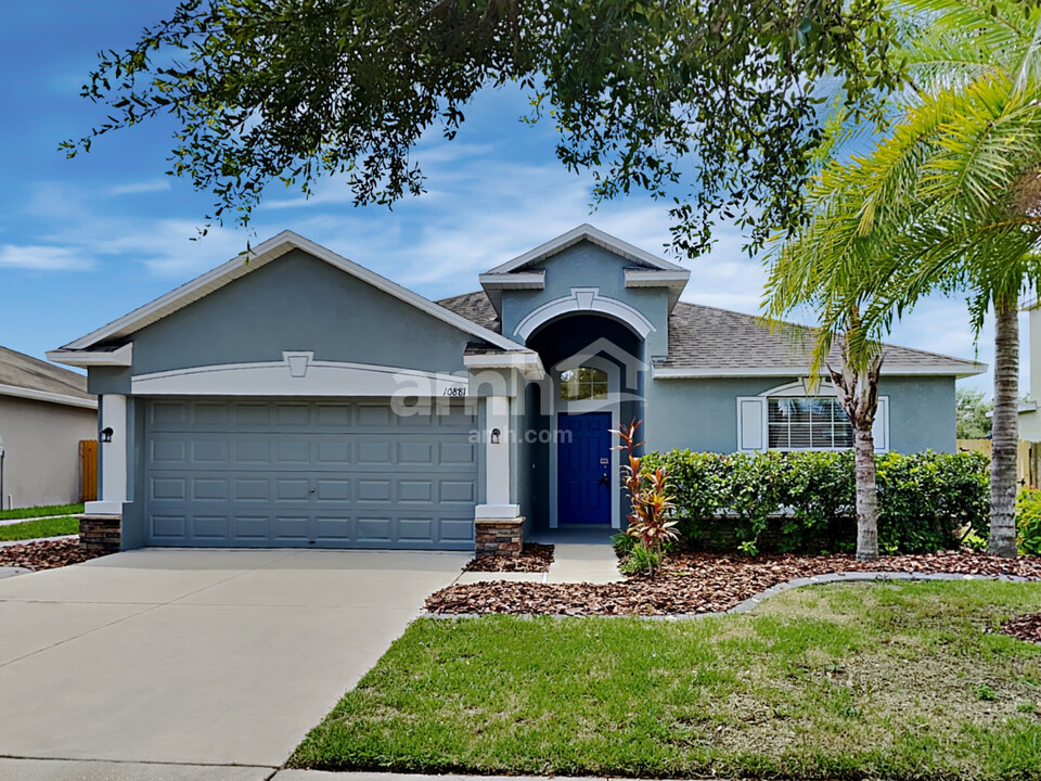 10881 Standing Stone Dr in Wimauma, FL - Building Photo