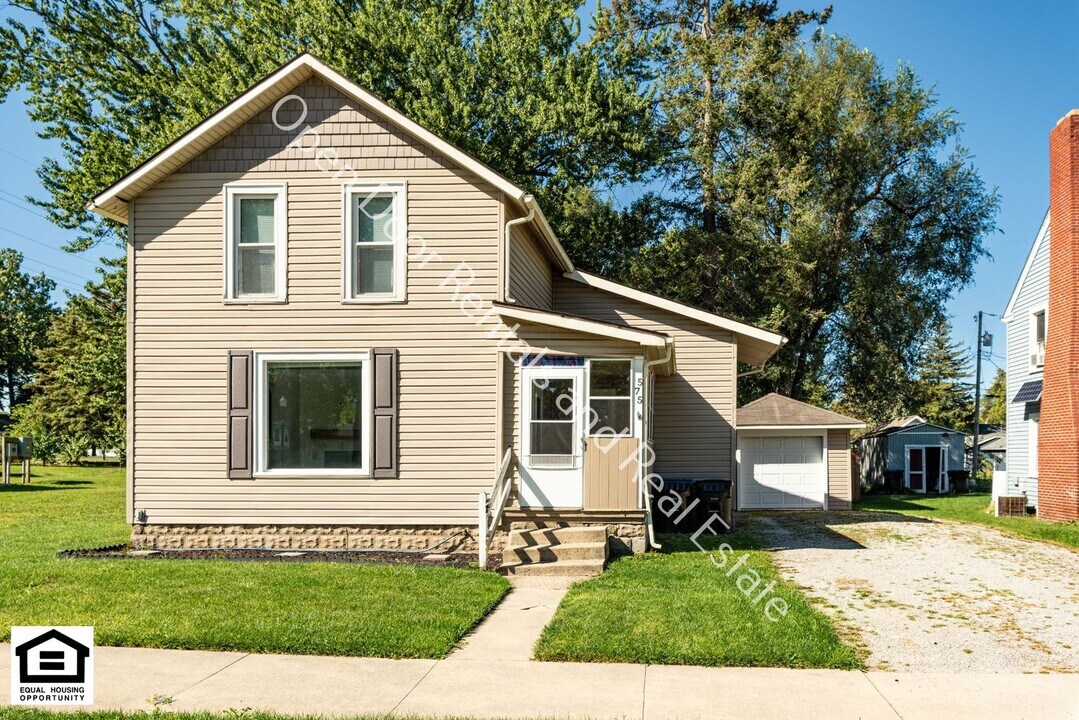 575 S Wayne St in Waterloo, IN - Building Photo