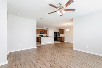 16188 Yelloweyed Dr in Clermont, FL - Foto de edificio - Building Photo