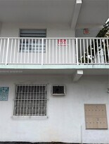323 Washington Ave in Miami Beach, FL - Building Photo