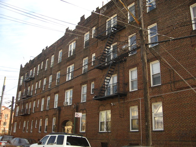 101-12 46th Ave in Flushing, NY - Building Photo - Building Photo