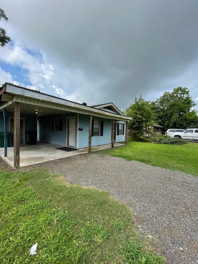 821 Garden Dr in Westlake, LA - Building Photo - Building Photo
