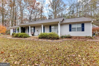3957 Tommy Lee Cook Rd in Newnan, GA - Building Photo - Building Photo
