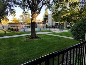 4101 Parklawn Ave, Unit 120 in Minneapolis, MN - Foto de edificio - Building Photo