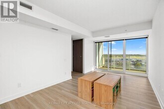 17 Bathurst St in Toronto, ON - Building Photo - Building Photo