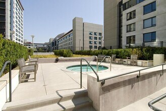 250 King St in San Francisco, CA - Building Photo - Building Photo