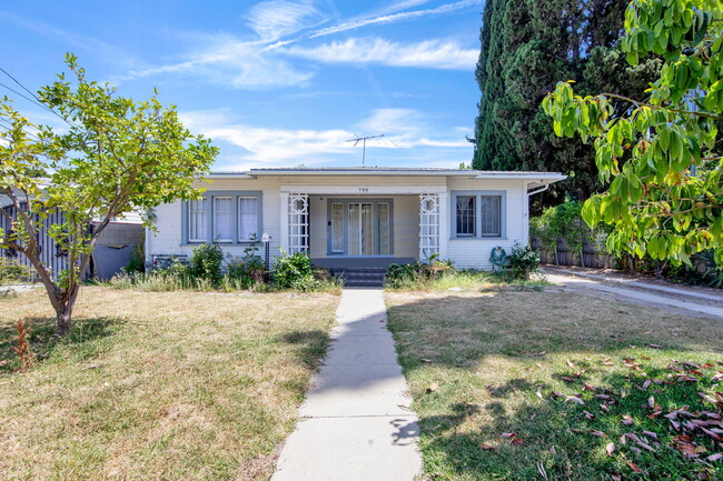 900 E Maple St in Glendale, CA - Building Photo - Building Photo