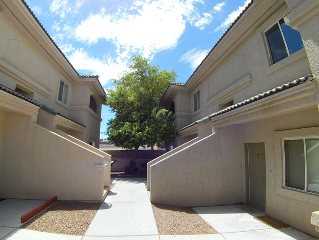 1765 Central Avenue 100, 200, 900, and 1000 in Bullhead City, AZ - Foto de edificio - Building Photo