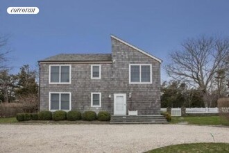 8 S Pond Rd in East Hampton, NY - Building Photo - Building Photo