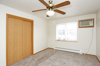 Parkside East in Des Moines, IA - Building Photo - Interior Photo