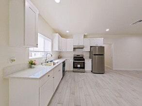 10572 Chamberlain Ave in Anaheim, CA - Building Photo - Building Photo