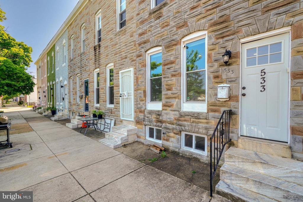 533 W 27th St in Baltimore, MD - Building Photo